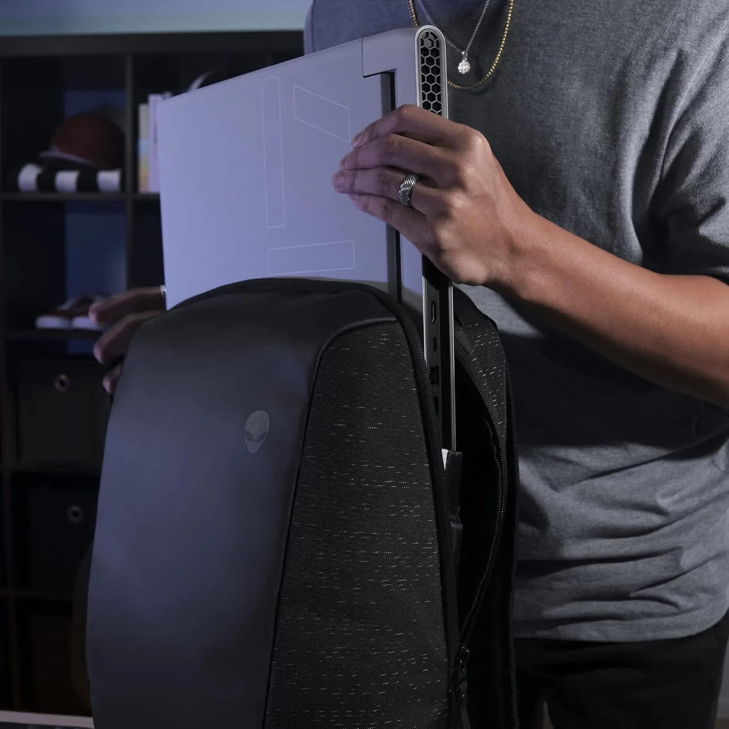 Alienware 17-inch Horizon Slim Backpack - Galaxy Weave Black