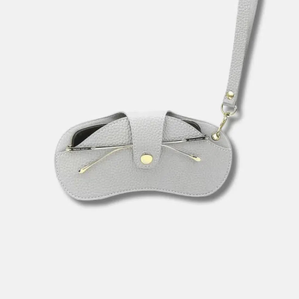 Case – Sleek compact design – Bag charm