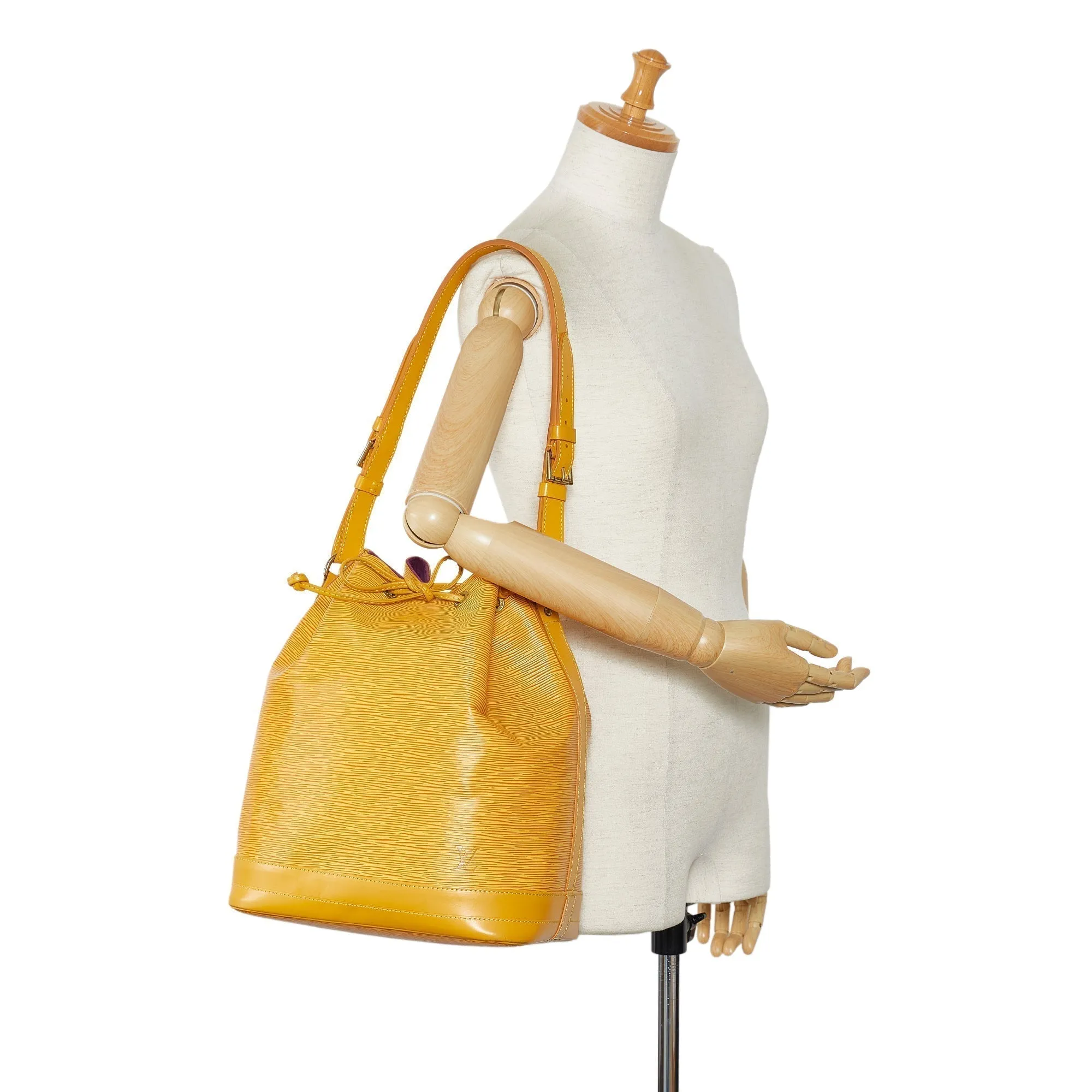LOUIS VUITTON Epi Noe GM Bucket Bag