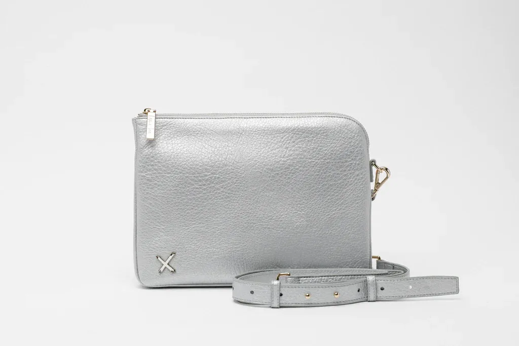 OVERSIZED CLUTCH SILVER