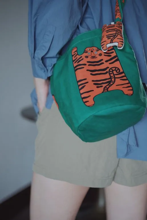 Ruoyu Studio Tiger-Casual Crossbody Round Bucket Cloth Bag