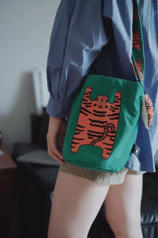 Ruoyu Studio Tiger-Casual Crossbody Round Bucket Cloth Bag