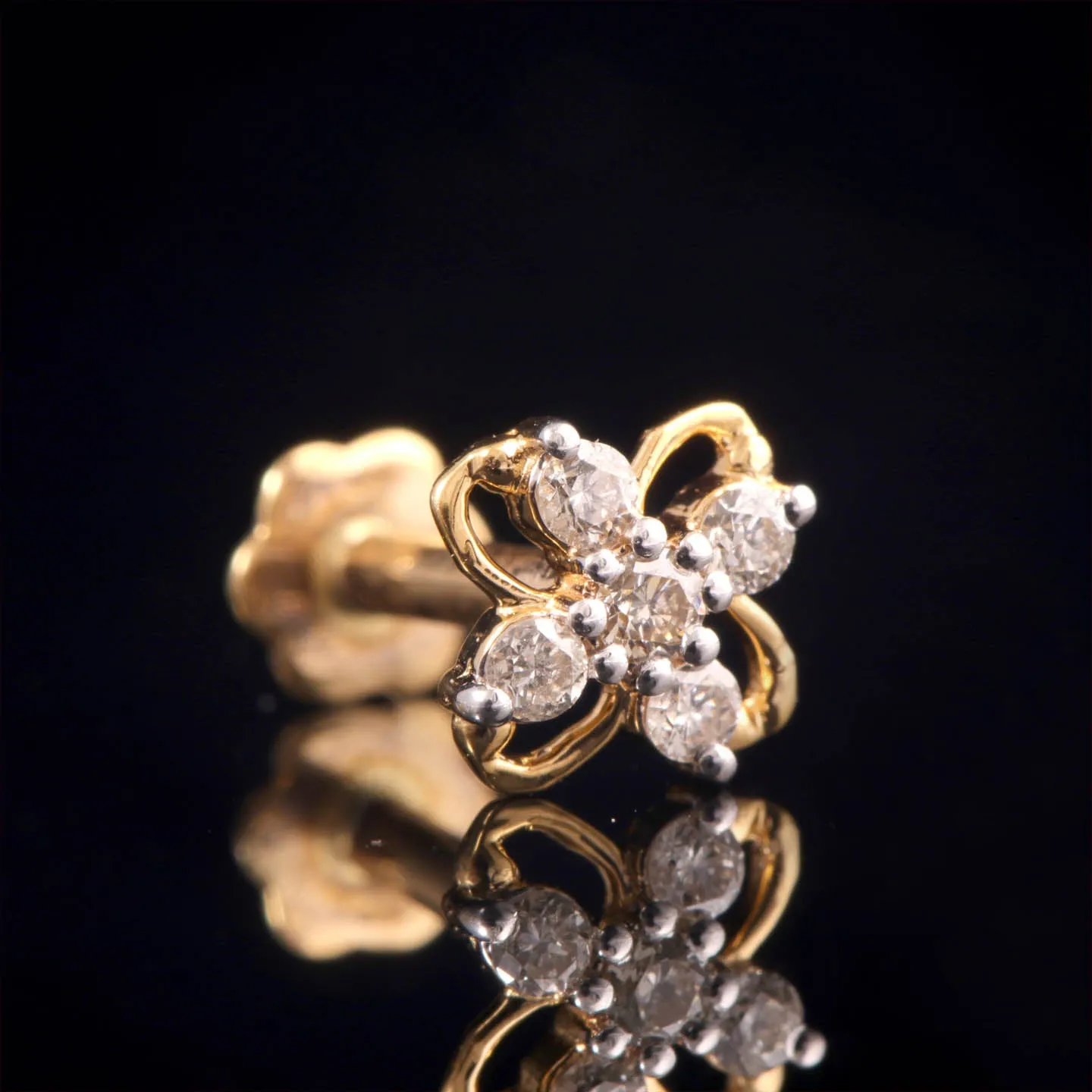 Sleek Design 0.08CT Diamond Nose Pin